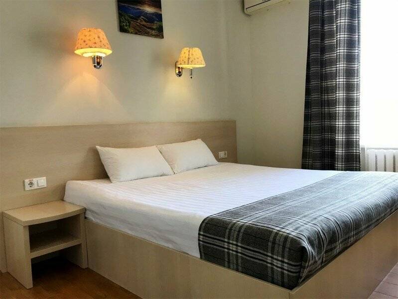 Фотографии номера Классический трехместный номер в Гостинице Дублин Новороссийск