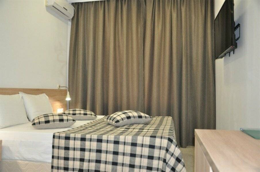 Фотографии номера Улучшенный двухместный номер с 1 кроватью в Гостинице Дублин Новороссийск