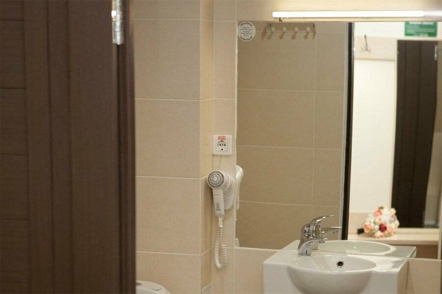 Фотографии номера Двухместный номер с 1 кроватью и гидромассажной ванной в Гостинице Дублин Новороссийск