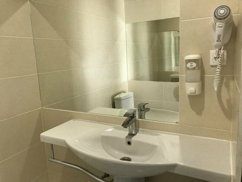 Фотографии номера Двухместный номер с 1 кроватью и гидромассажной ванной в Гостинице Дублин Новороссийск