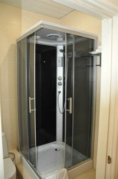 Фотографии номера Улучшенный двухместный номер с 1 кроватью в Гостинице Дублин Новороссийск