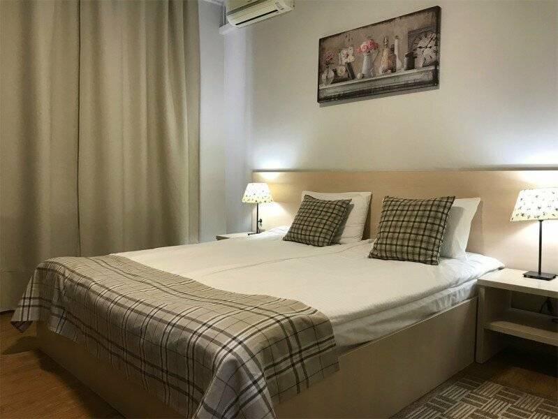 Фотографии номера Улучшенный двухместный номер с 1 кроватью в Гостинице Дублин Новороссийск