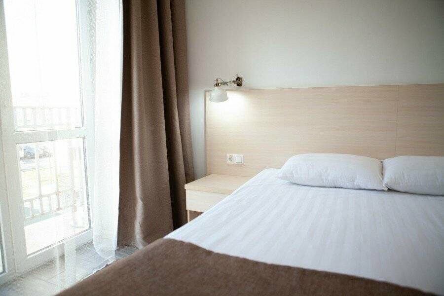 Фотографии номера Двухместный номер с 1 кроватью и балконом в Гостинице Дублин Новороссийск