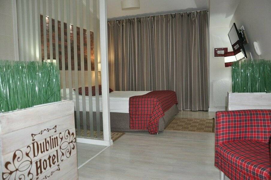 Фотографии номера Двухместный номер с 1 кроватью и гидромассажной ванной в Гостинице Дублин Новороссийск